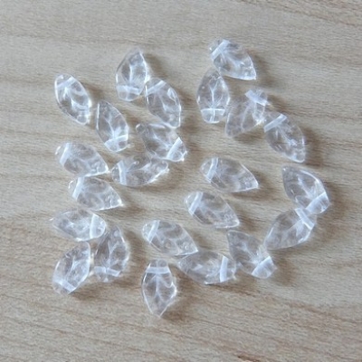 50 Glasblätter kristall - 10 x 6 mm